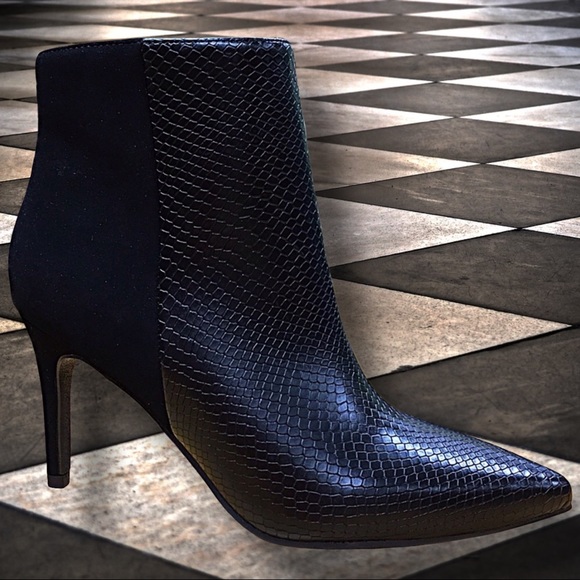 Delicious Shoes - Sexy Delicious Black Python Faux Suede Heel BOOTIE